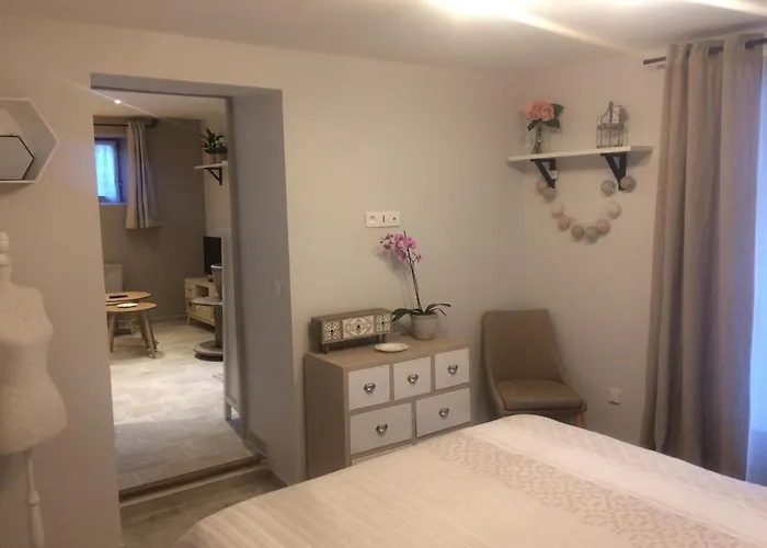 Chez Adeline Apartment *